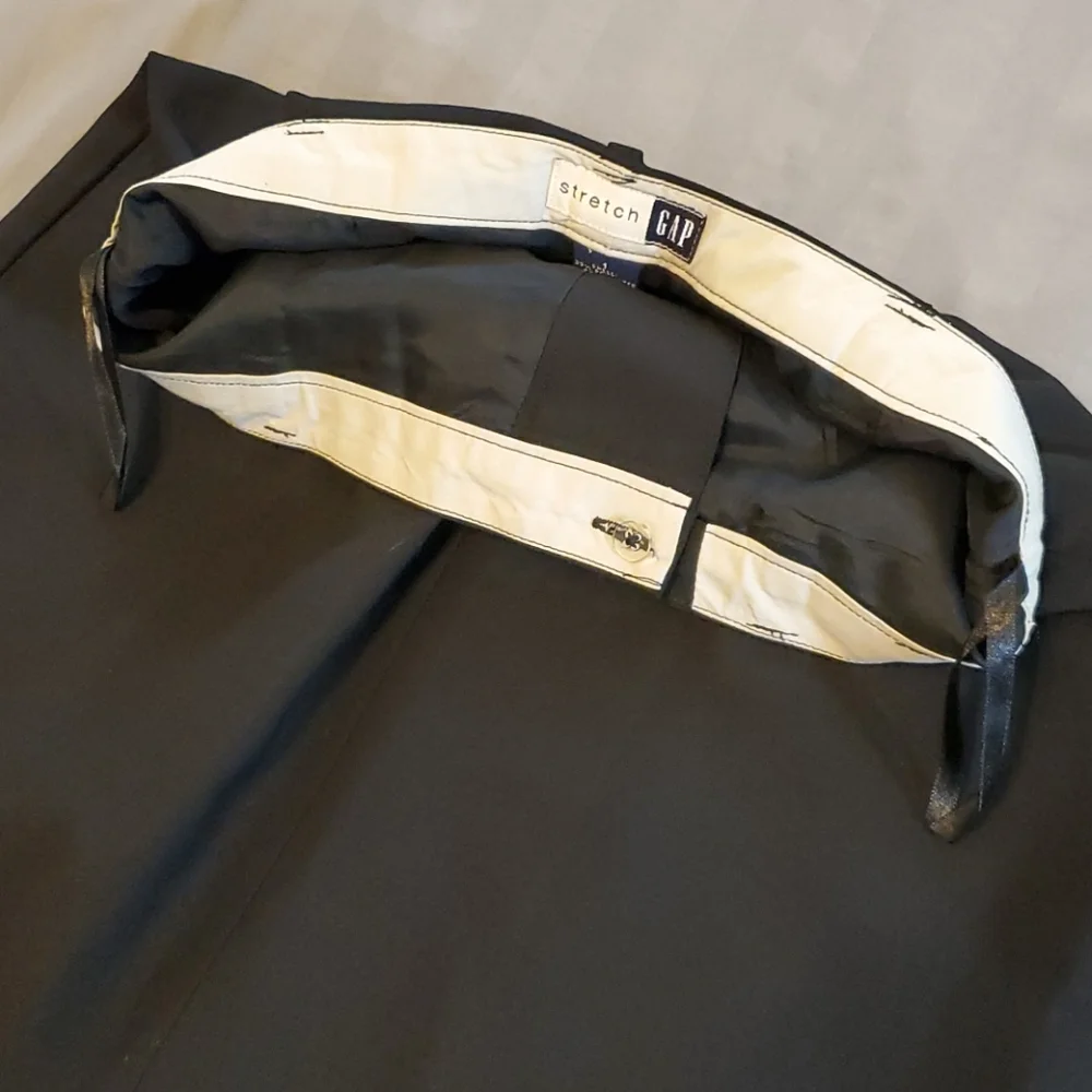 GAP Stretch Black Skirt, Size 1 - Picture 8 of 8